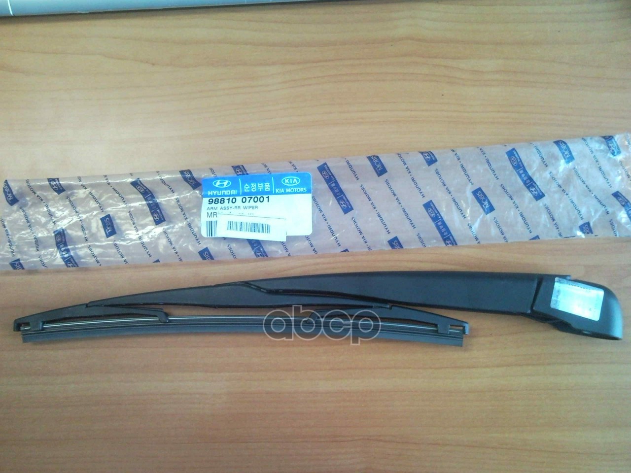 Задний стеклоочиститель в сборе 98810-07001 Hyundai-KIA арт. 98810-07001