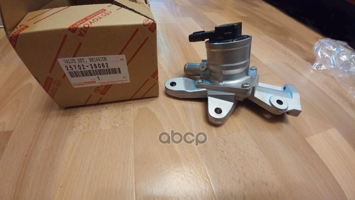 Клапан вентиляции картерных газов Toyota Land Cruiser (J200) 07-21 / Lexus GX 09-23 TOYOTA арт. 25702-38062