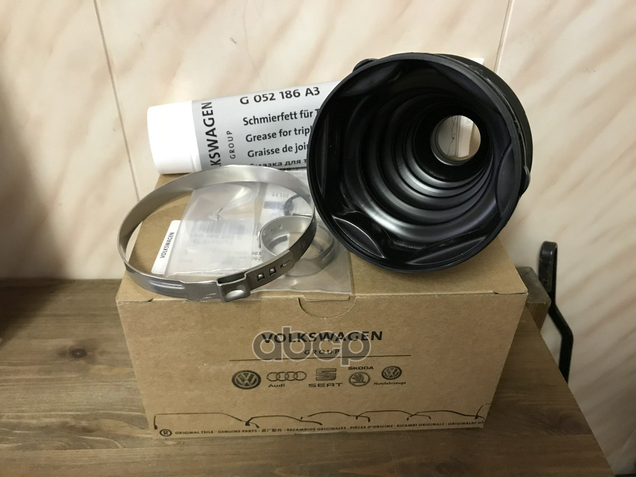 Пыльник ШPУCа с монтажными деталями и пластичной смазкой 1K0498201C VAG арт. 1K0498201C