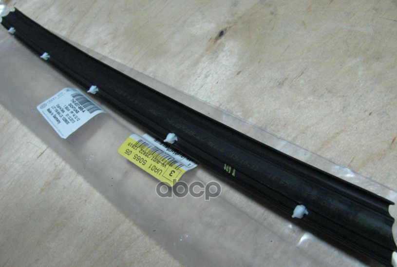 Уплотнитель арки крыла у двери R VW T5/Multivan 03-> VAG 7H0 837 566 A VAG арт. 7H0 837 566 A